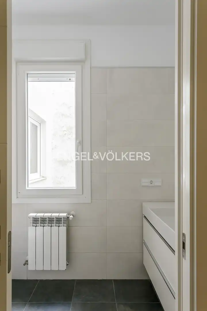 Baño de Piso de alquiler en Bilbao  con Calefacción y Balcón