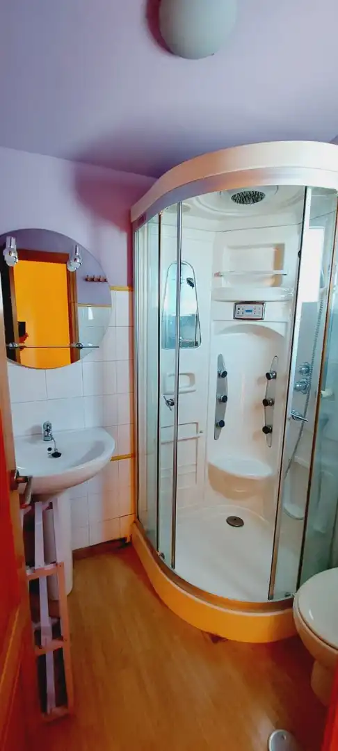 Baño de Dúplex en venta en Dos Hermanas con Aire acondicionado, Parquet y Terraza