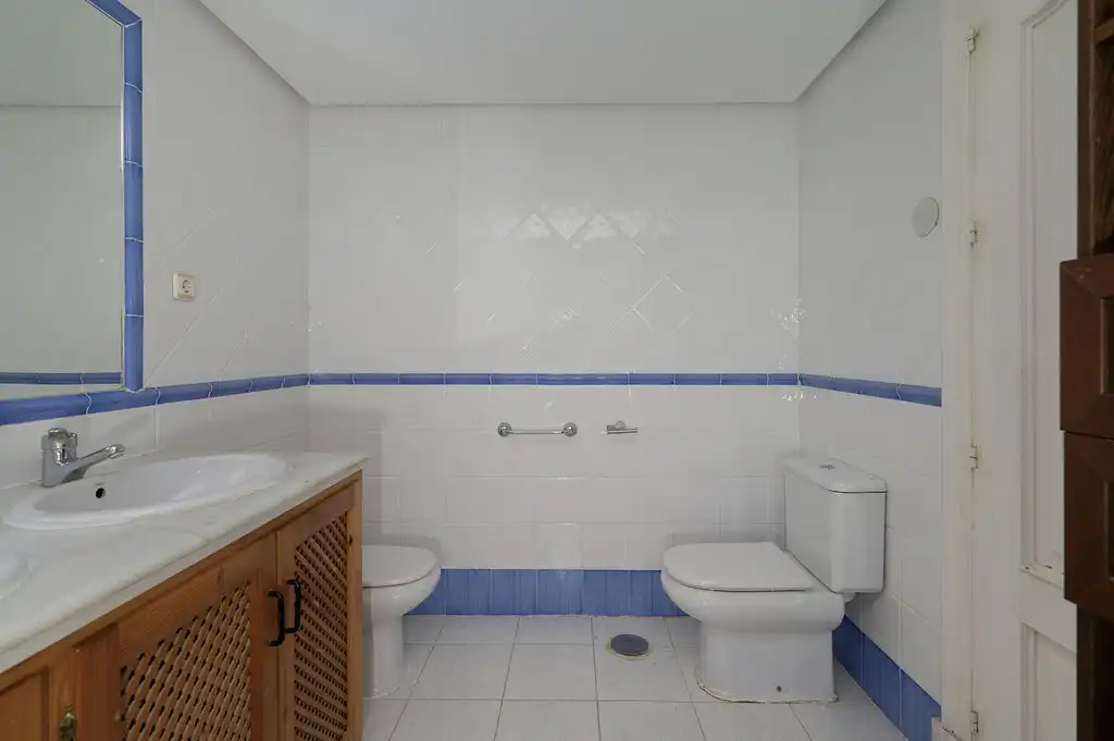 Baño de Dúplex en venta en Marbella con Piscina