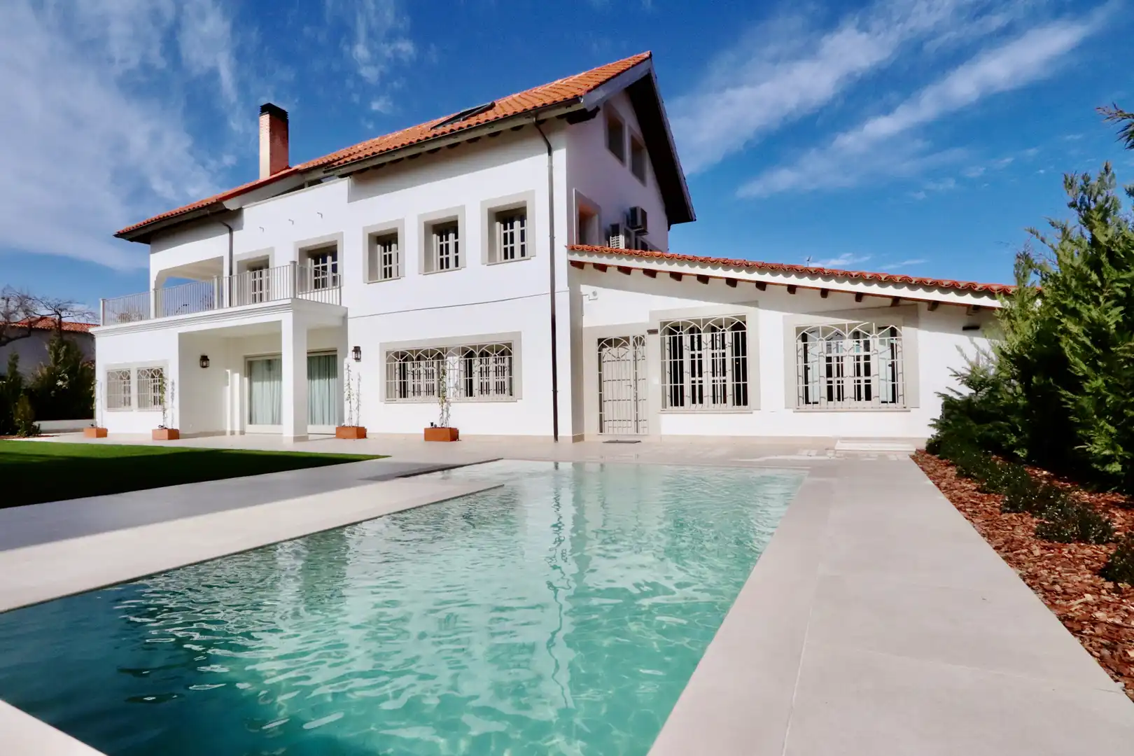 Piscina de Casa o chalet de alquiler en  Madrid Capital con Aire acondicionado, Calefacción y Jardín privado