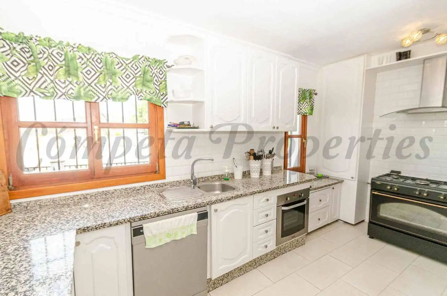 Houses for sale in Canillas de Albaida, Málaga