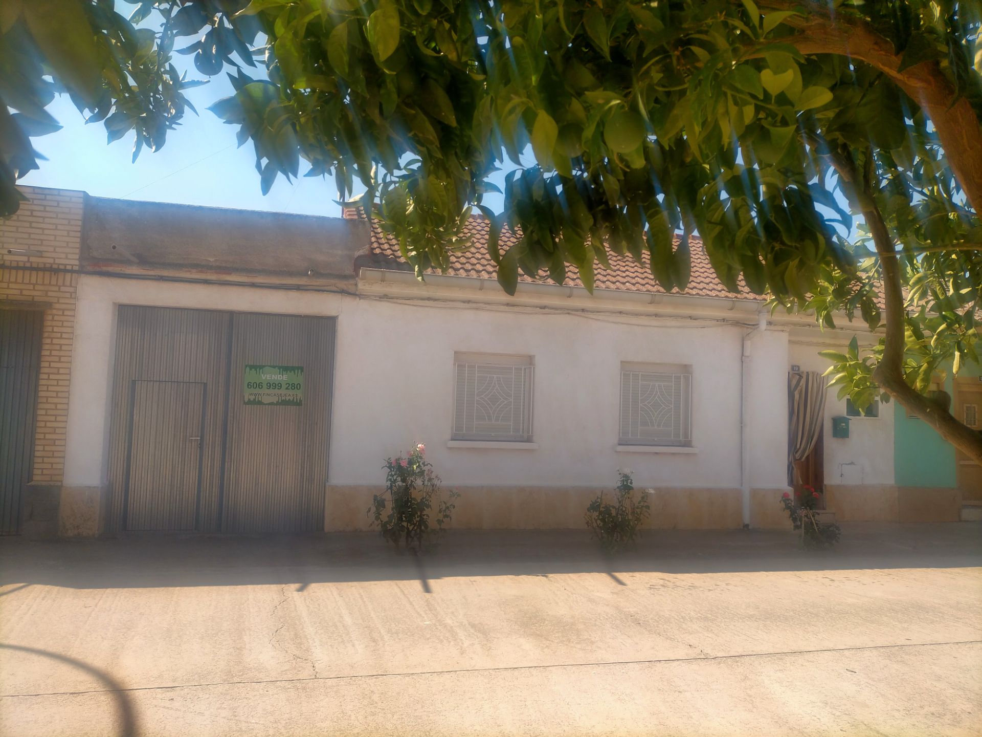 Vista exterior de Casa o xalet en venda en Mallén amb Calefacció, Terrassa i Moblat