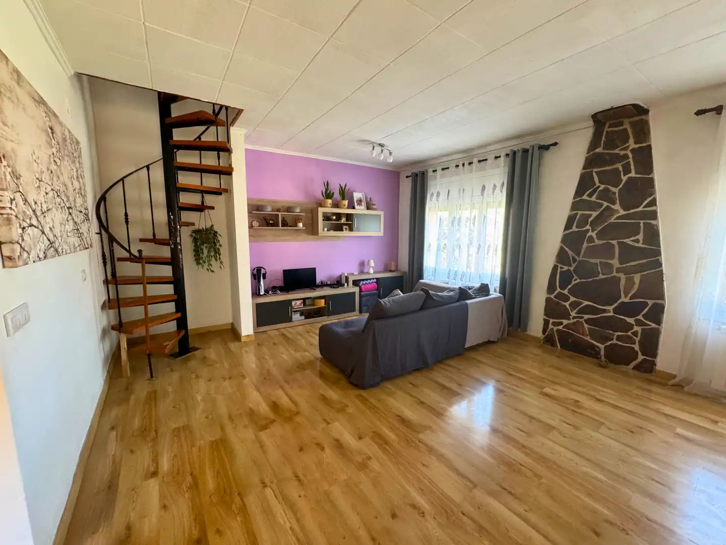 Sala d'estar de Casa o xalet en venda en Vilajuïga amb Calefacció, Terrassa i Moblat