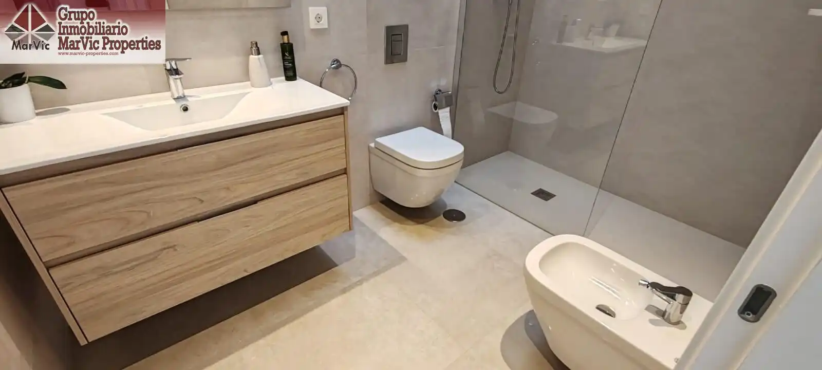 Bany de Casa o xalet en venda en Benidorm amb Aire condicionat i Jardí privat