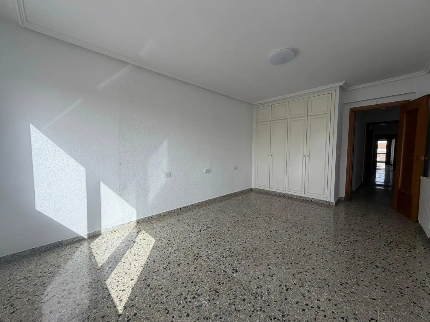 Flat for rent in Avenida AL VEDAT, Centro - Casco antiguo