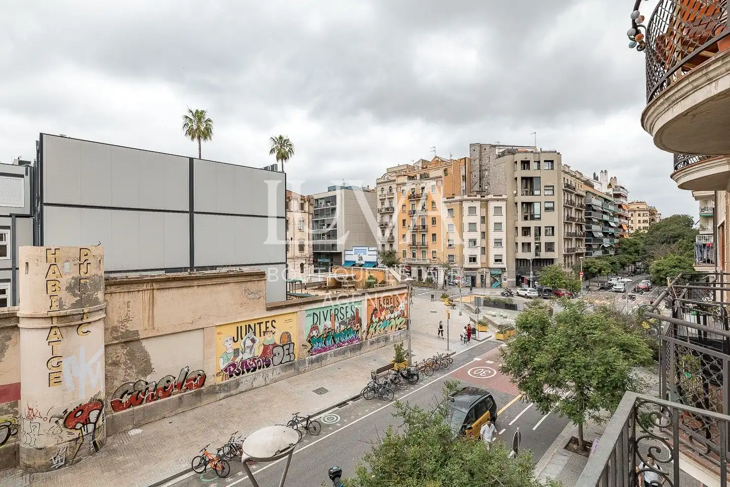 Vista exterior de Apartament en venda en Barcelona amb Aire condicionat i Calefacció