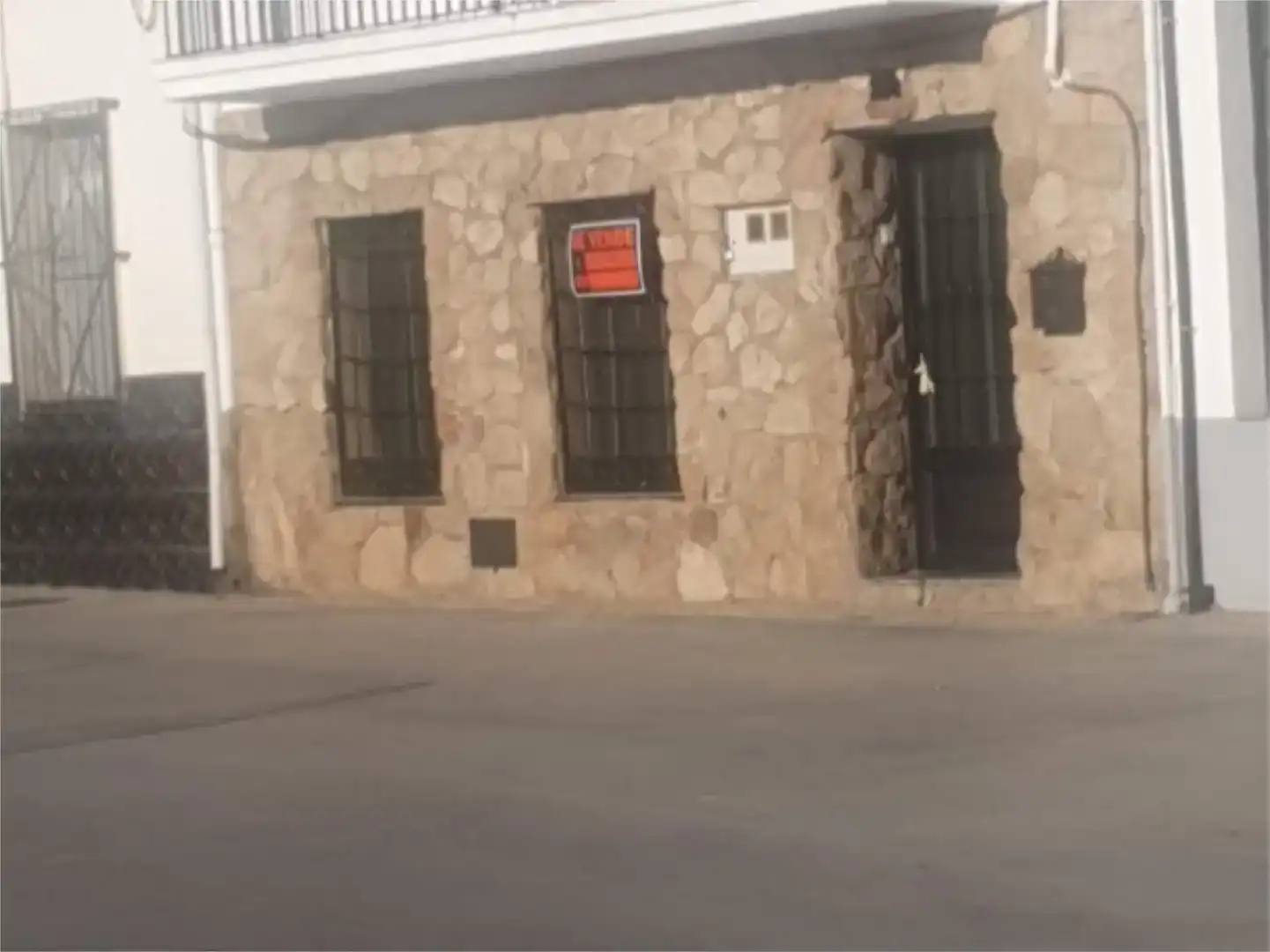 Vista exterior de Casa adosada en venda en Perales del Puerto amb Traster, Moblat i Balcó