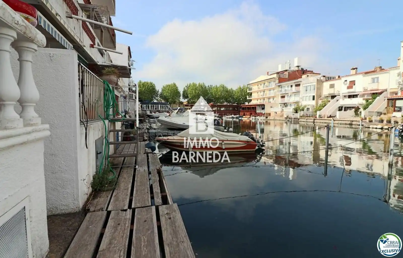 Vista exterior de Casa o xalet en venda en Empuriabrava amb Aire condicionat, Calefacció i Terrassa