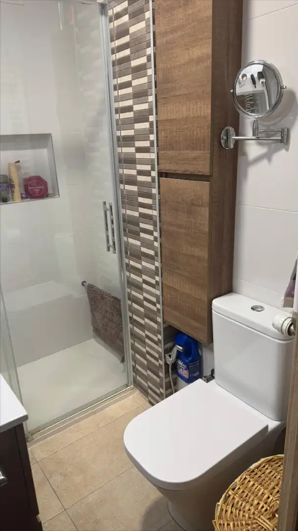 Badezimmer von Wohnung zum Verkauf in Cornellà de Llobregat mit Klimaanlage, Heizung und Parkett