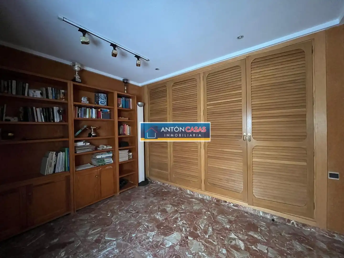 Dachboden zum Verkauf in Elda mit Balkon und Alarm