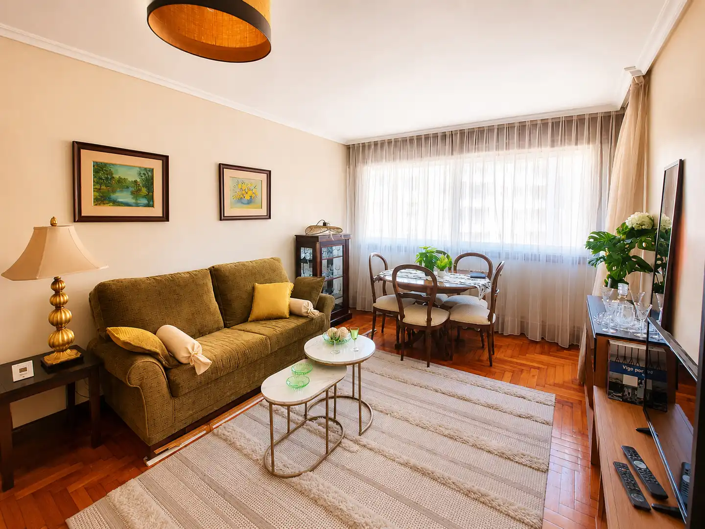 Living room of Flat for sale in Vigo   with Heating, Furnished and Oven