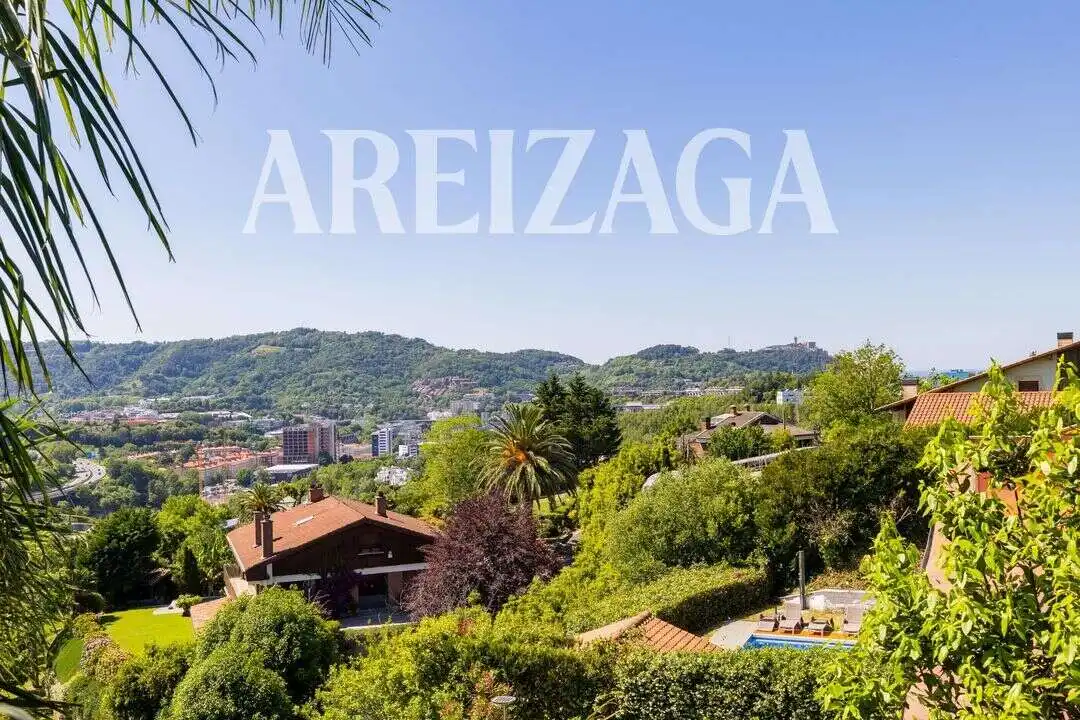 Vista exterior de Casa o chalet en venta en Donostia - San Sebastián  con Aire acondicionado, Calefacción y Jardín privado