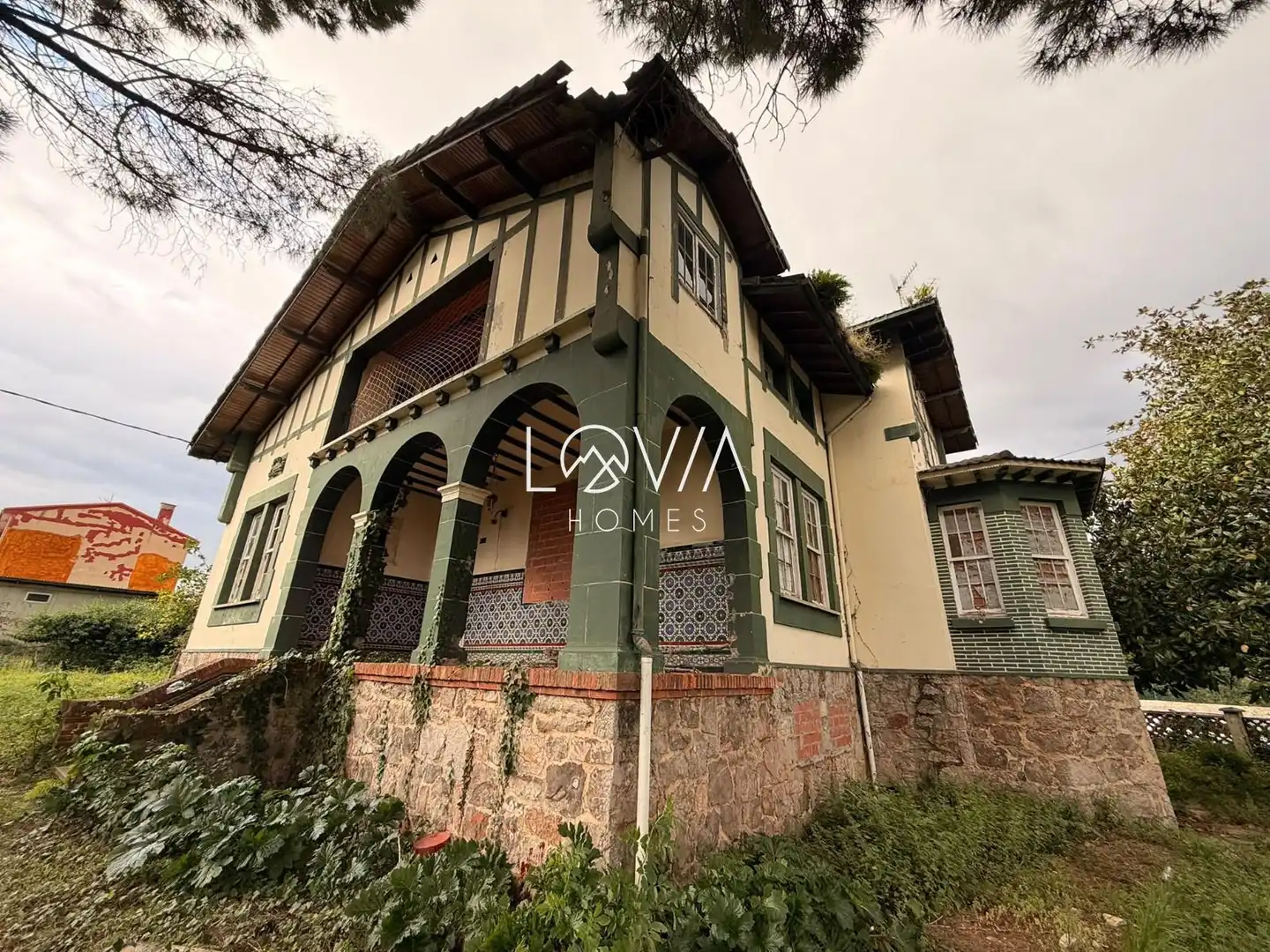 Vista exterior de Casa o xalet en venda en El Carbayedo - El Quirinal