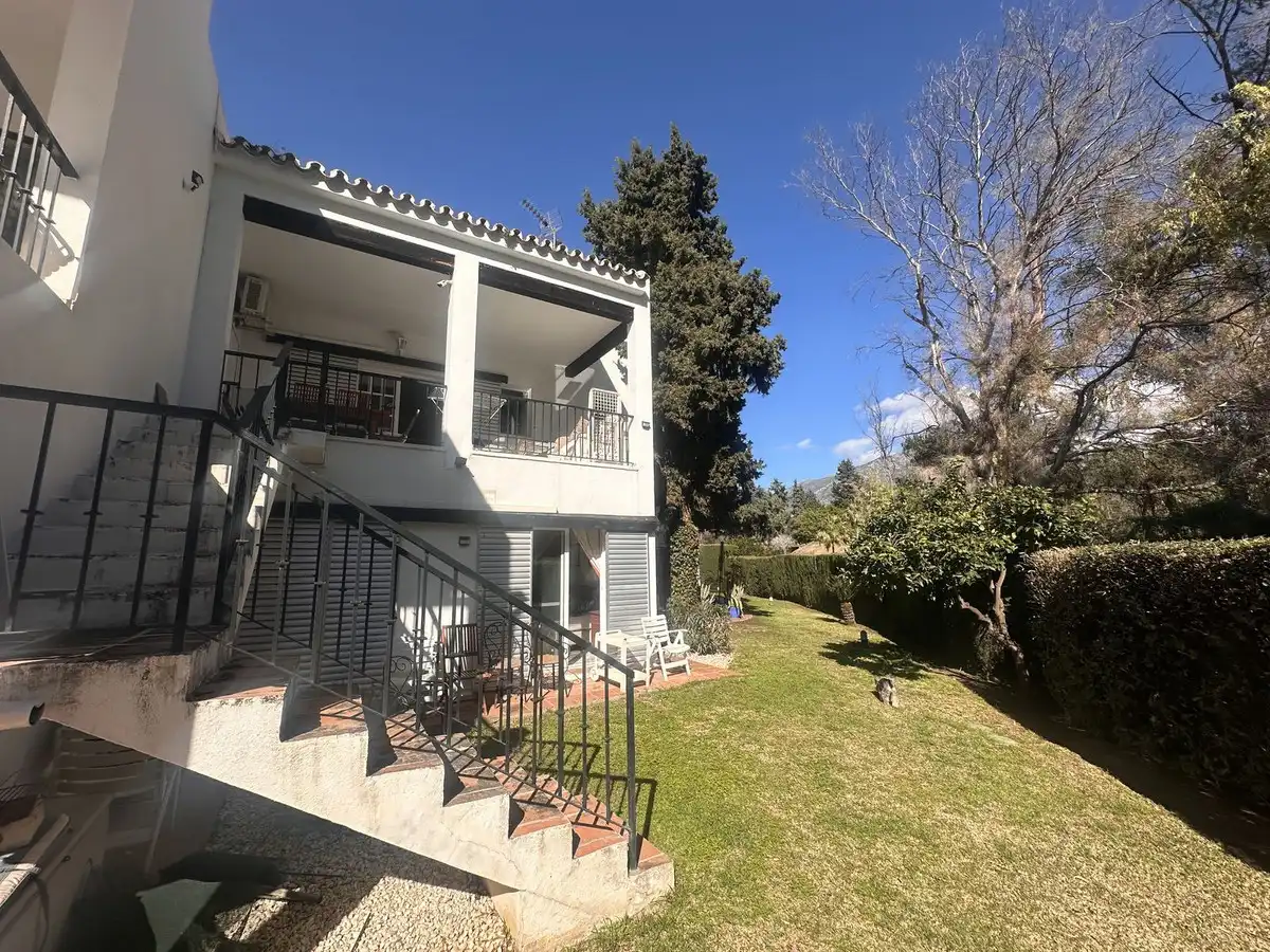 Adossat amb piscina en venda a Nueva Andalucía