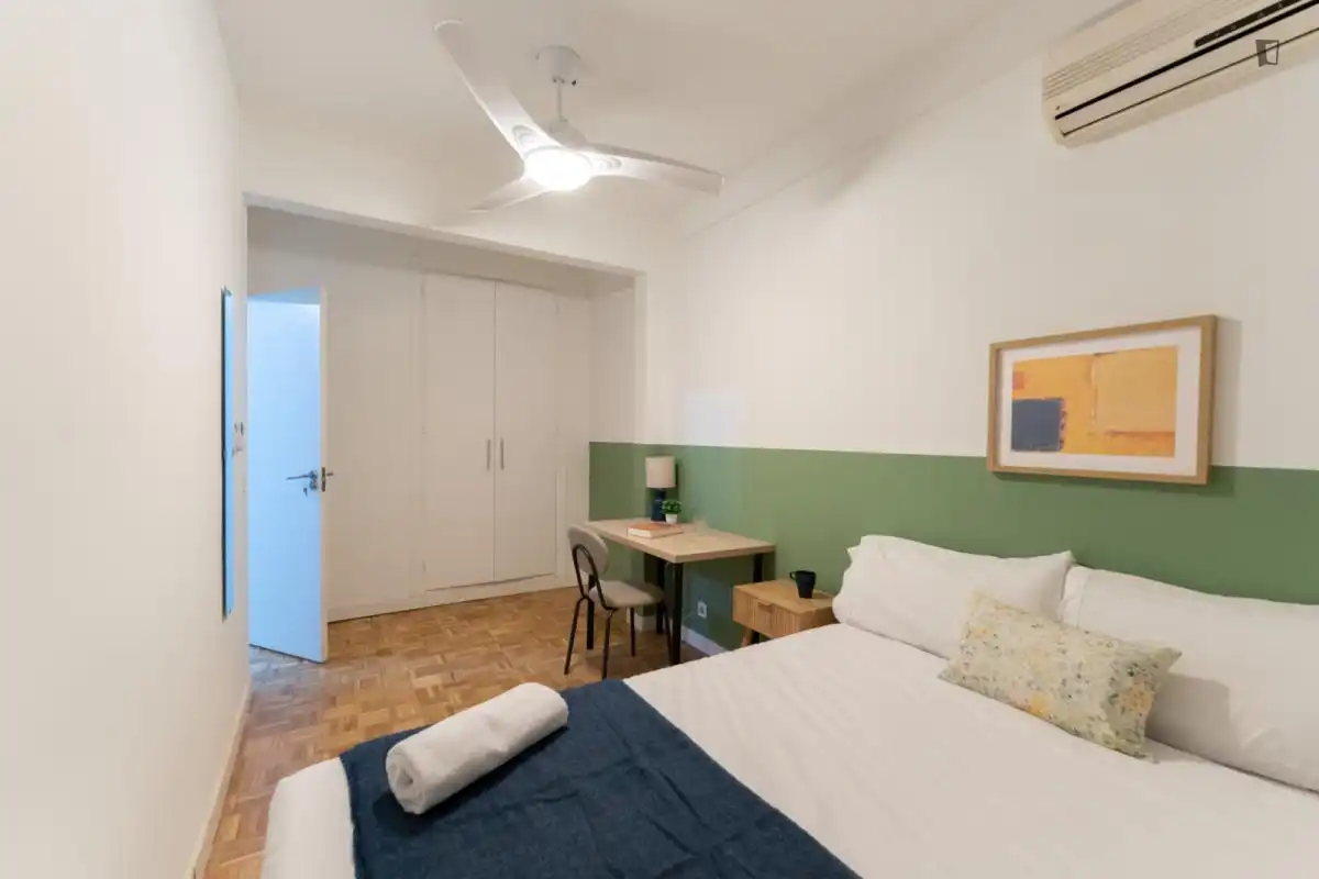 Schlafzimmer von Wohnungen zur untervermieten in Madrid mit Möbliert, Ofen und Waschmaschine