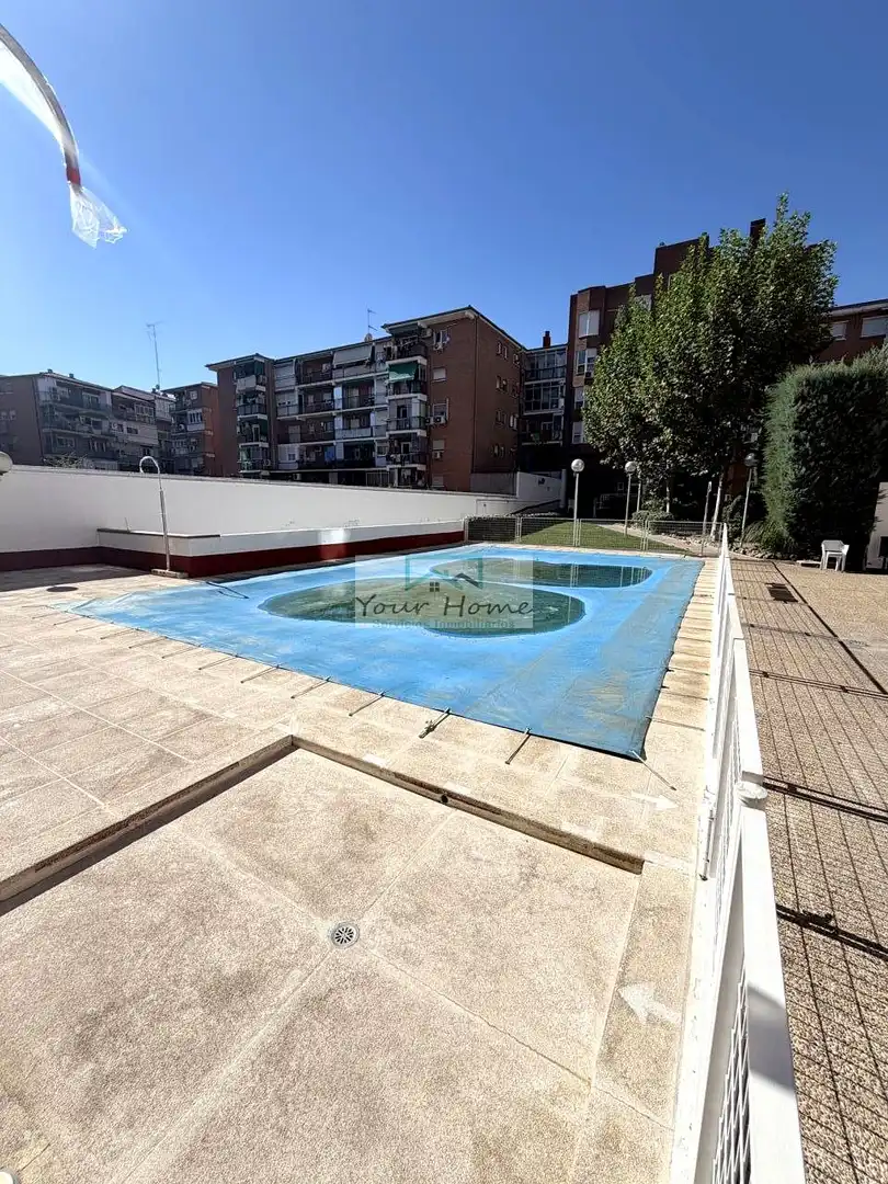 Schwimmbecken von Wohnung zum Verkauf in Madrid mit Heizung, Parkett und Gemeinschaftspool