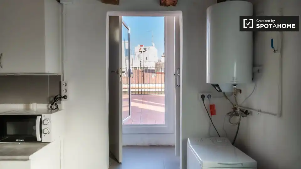 Flat with terrace to rent in Ciutat Vella, imagen 9