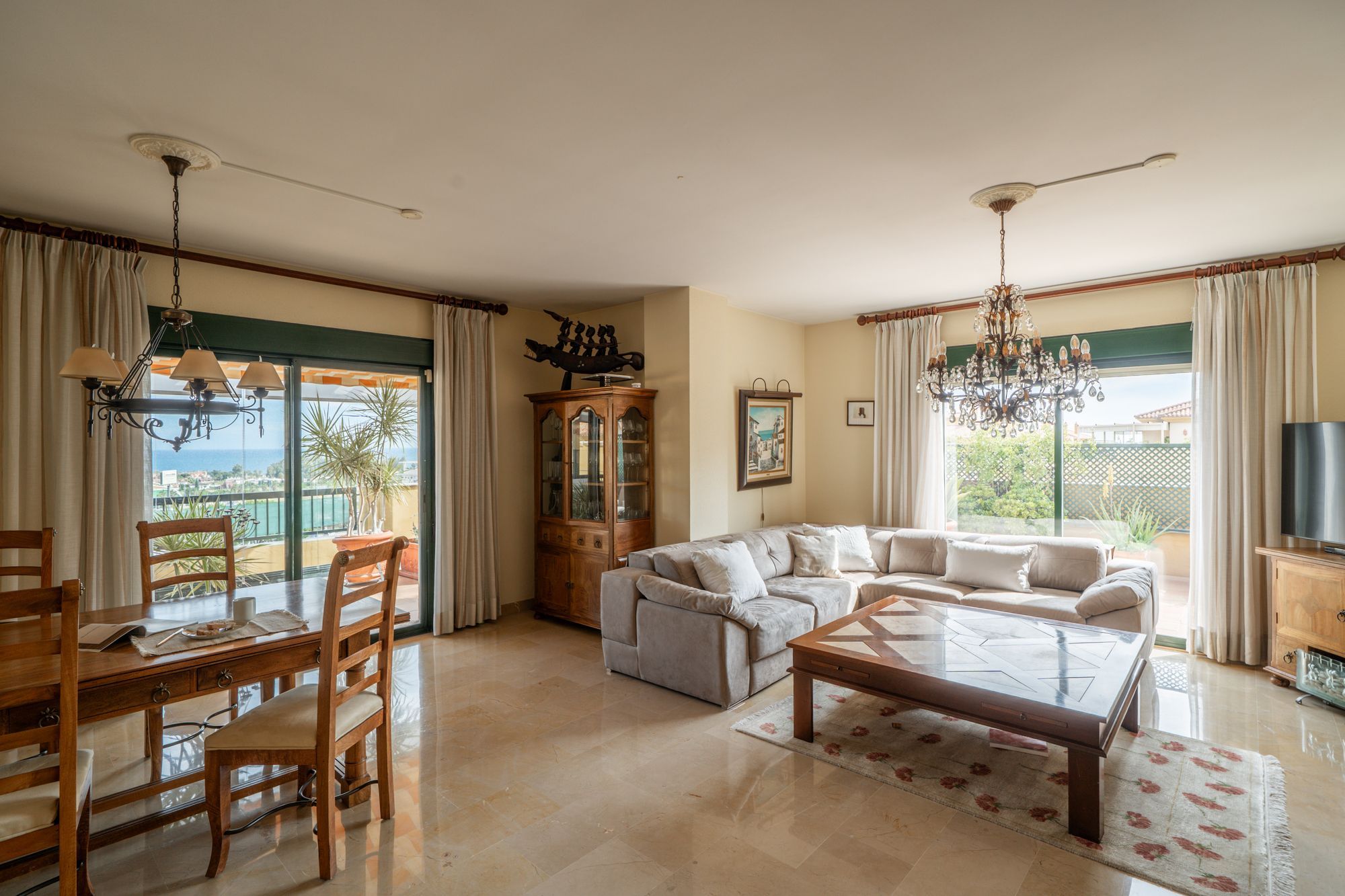 Sala d'estar de Àtic en venda en Marbella amb Terrassa