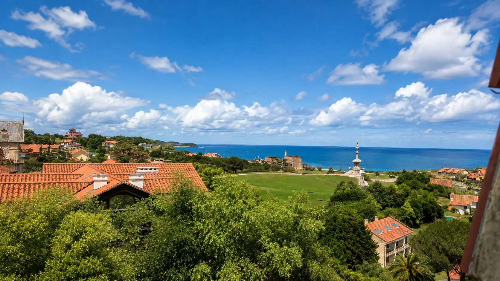 Außenansicht von Wohnung zum Verkauf in Comillas (Cantabria)