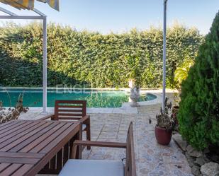 Außenansicht von Einfamilien-Reihenhaus miete in Fuente El Saz de Jarama mit Klimaanlage, Terrasse und Schwimmbad