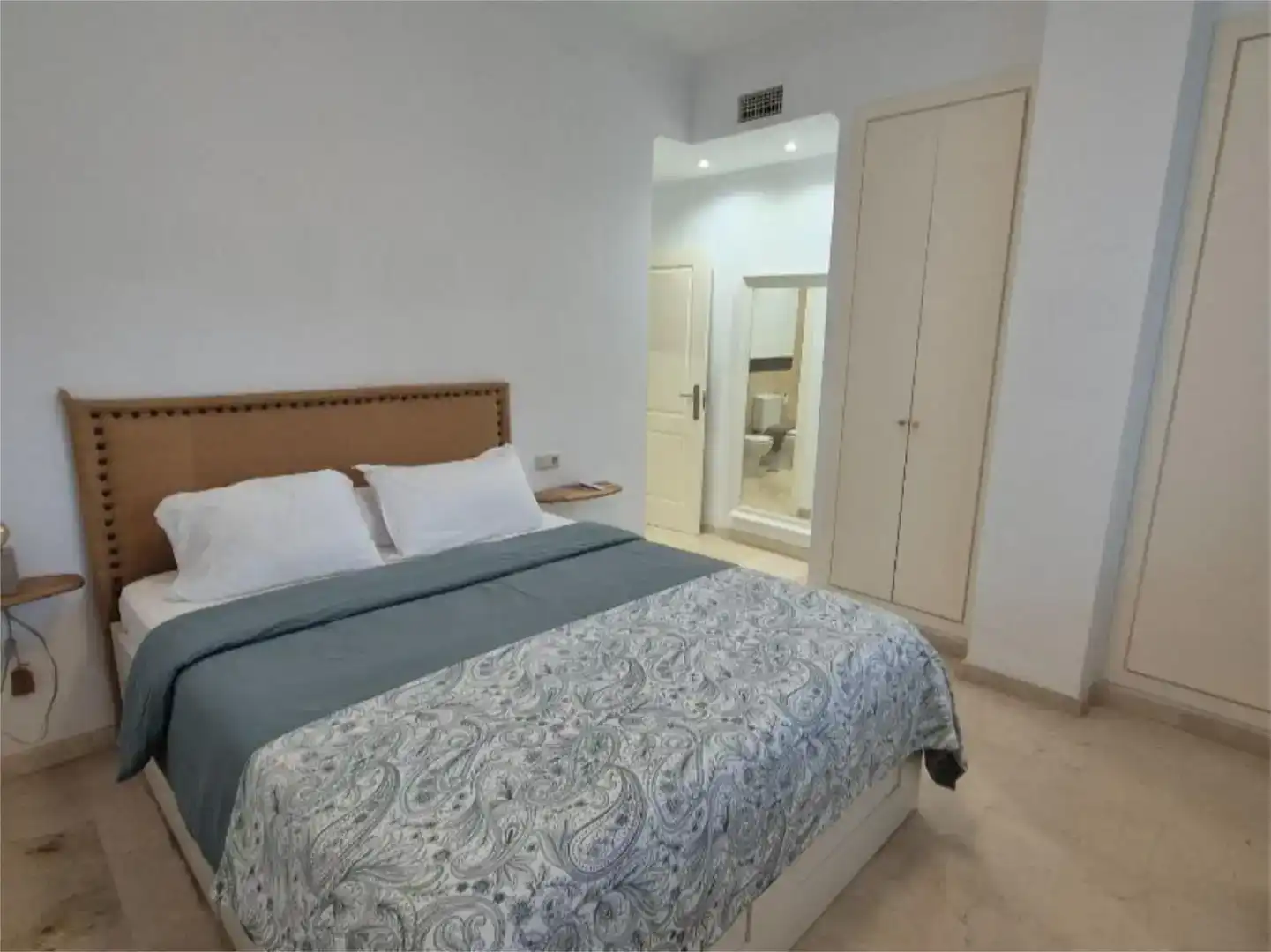 Bedroom of Flat for sale in Marbella  with Air Conditioner, Swimming Pool and Balcony