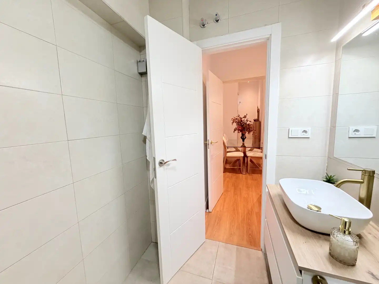 Bathroom of Apartments for rent in Sevilla  with Air Conditioner, Heating and Parquet flooring