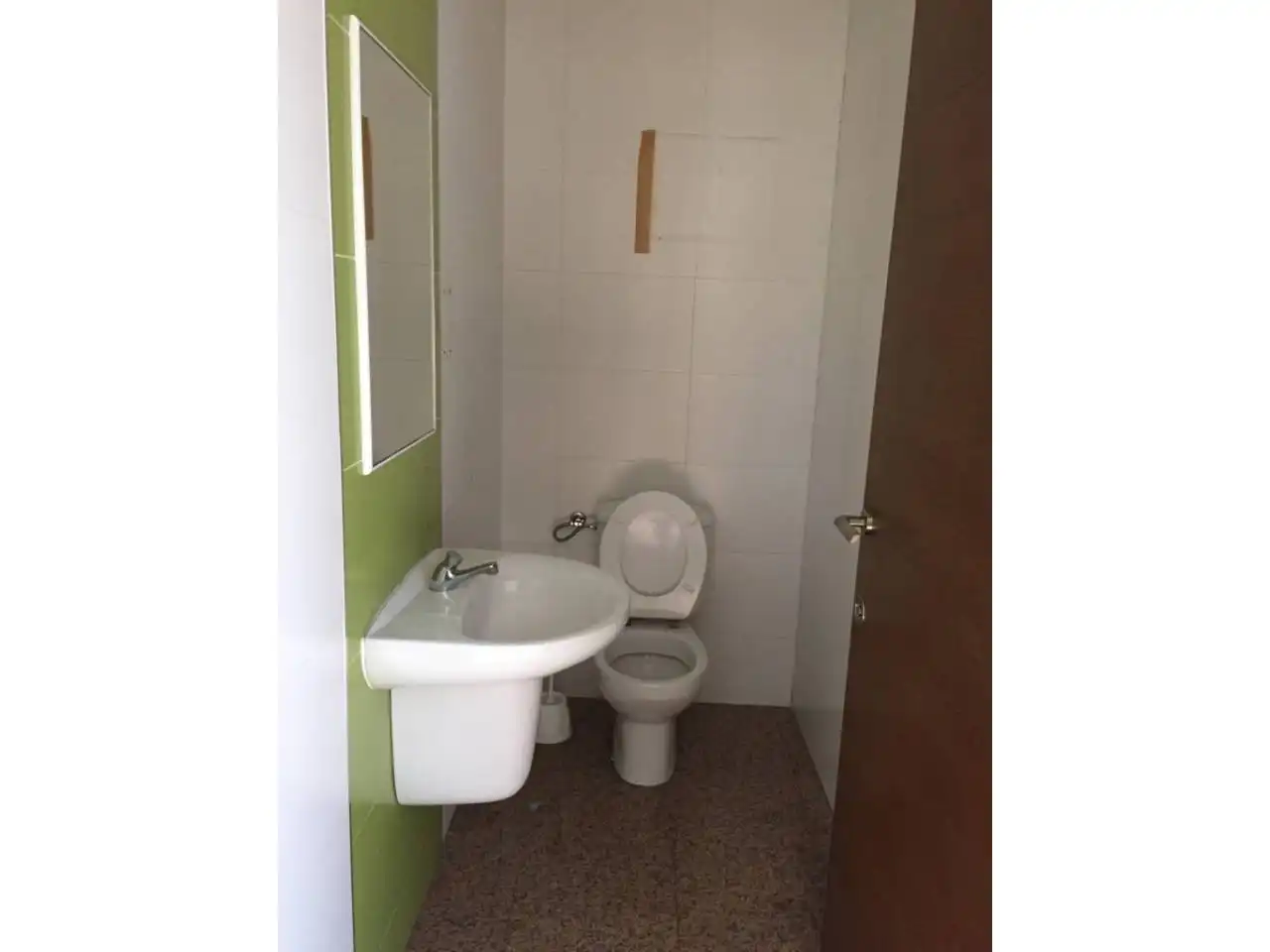 Bany de Local de lloguer en Cervera amb Aire condicionat i Alarma