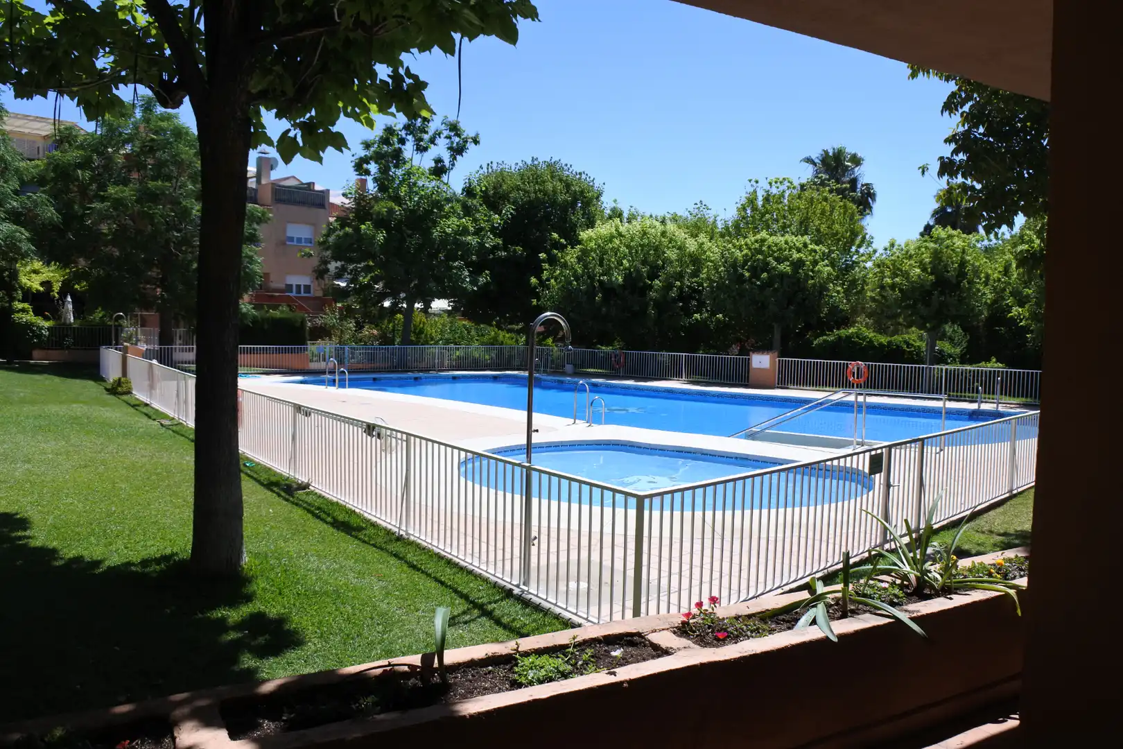 Piscina de Piso para compartir en Granada con Aire acondicionado, Calefacción y Jardín privado