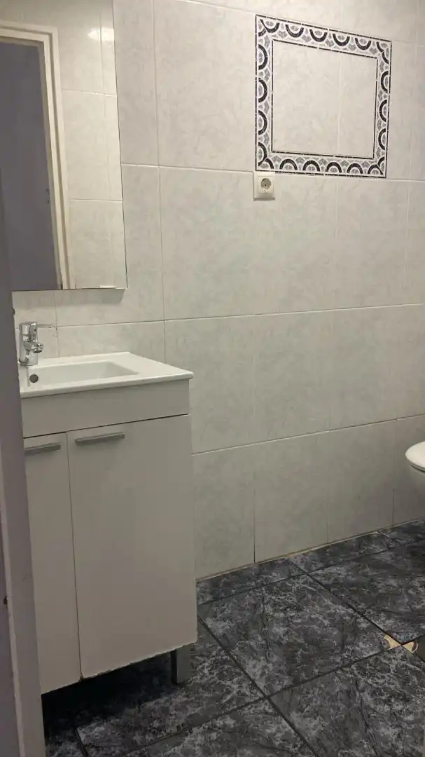 Bany de Pis en venda en Santa Coloma de Gramenet amb Balcó i Alarma