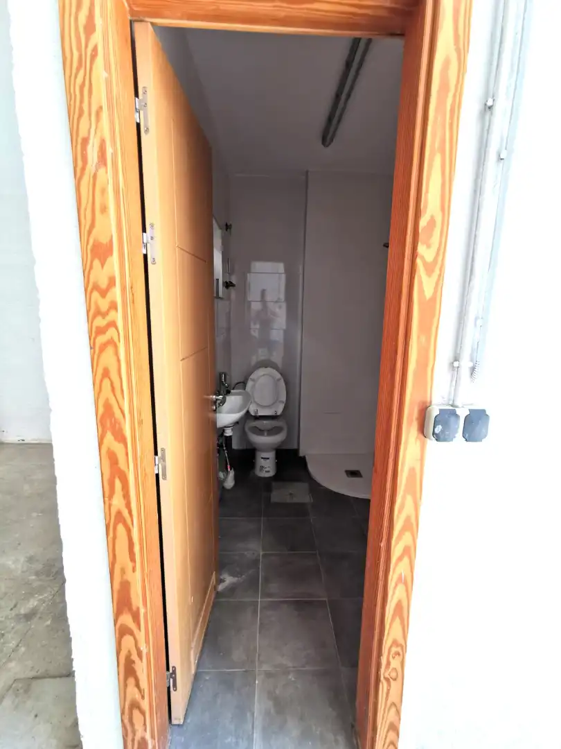 Badezimmer von Fabrikhallen zur Miete in Málaga