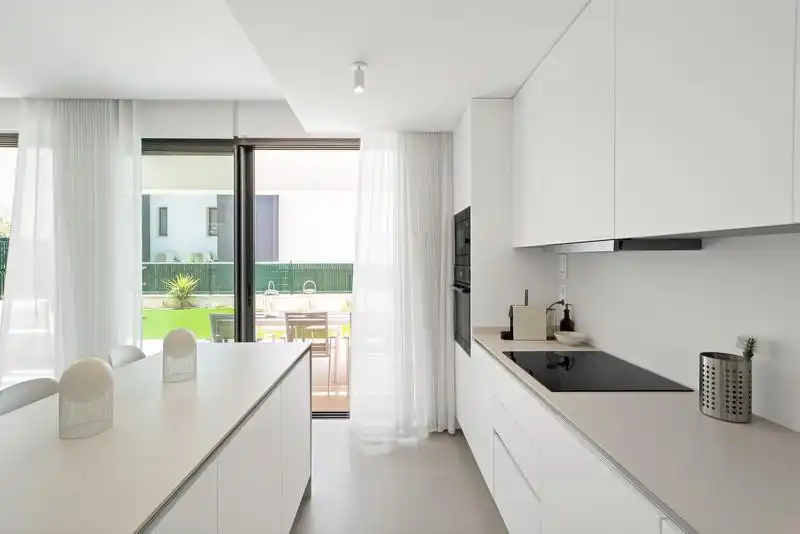 Cocina de Casa adosada de alquiler en Estepona con Aire acondicionado, Jardín privado y Terraza
