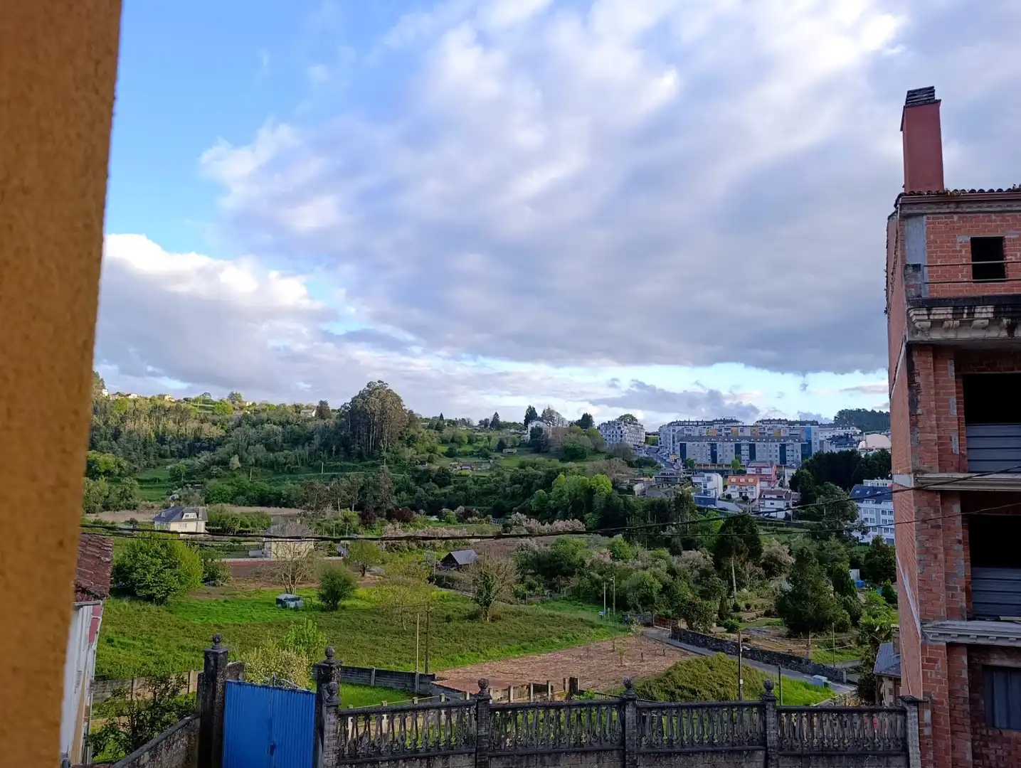 Vista exterior de Piso en venta en Betanzos con Amueblado, Horno y Lavadora
