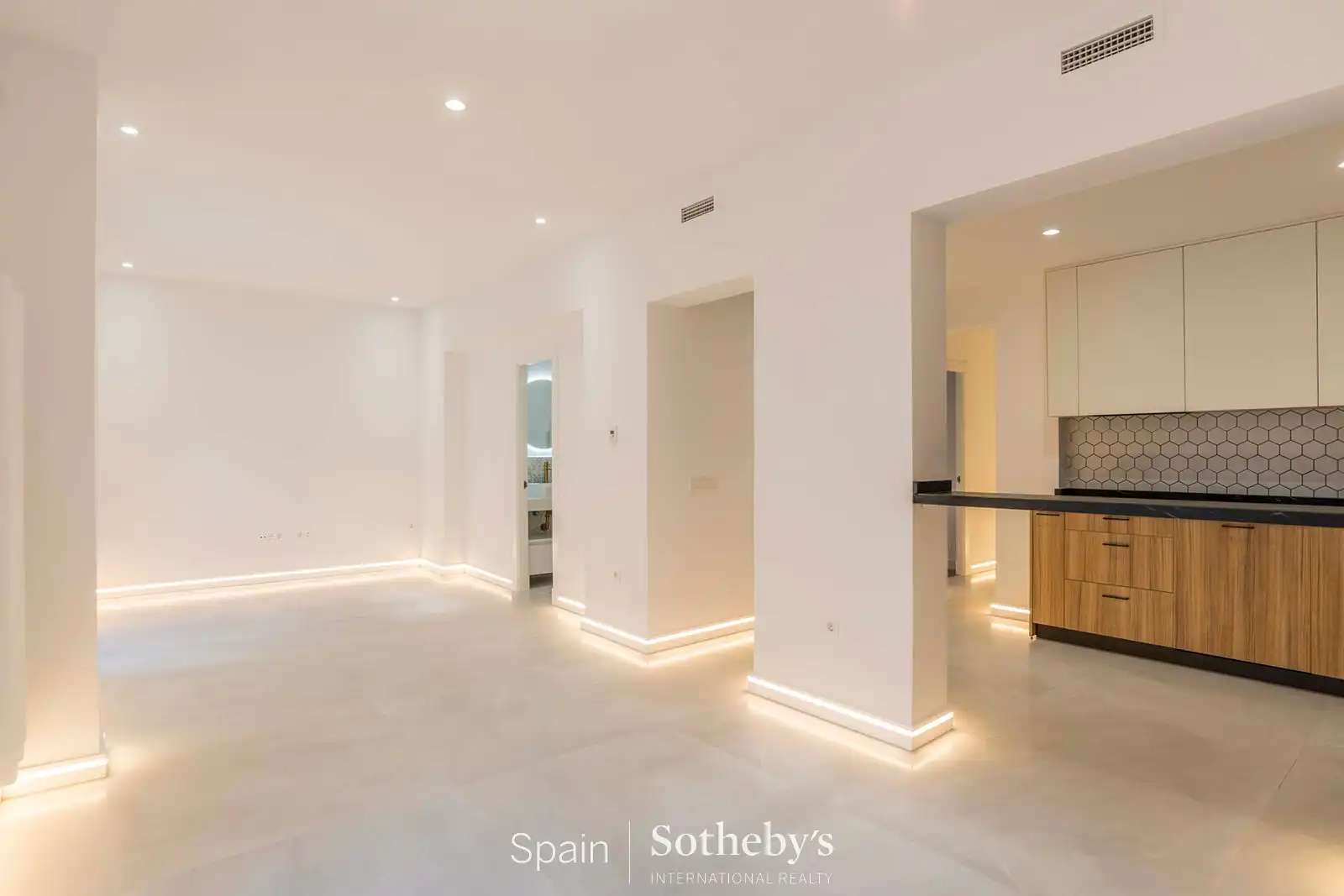 Apartments for sale in Madrid  with Air Conditioner and Heating
