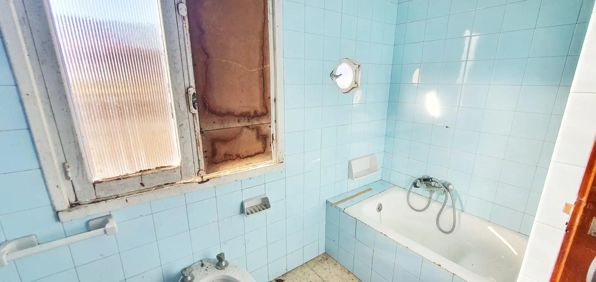 Baño de Finca rústica en venta en Castropol con Jardín privado, Trastero y Balcón
