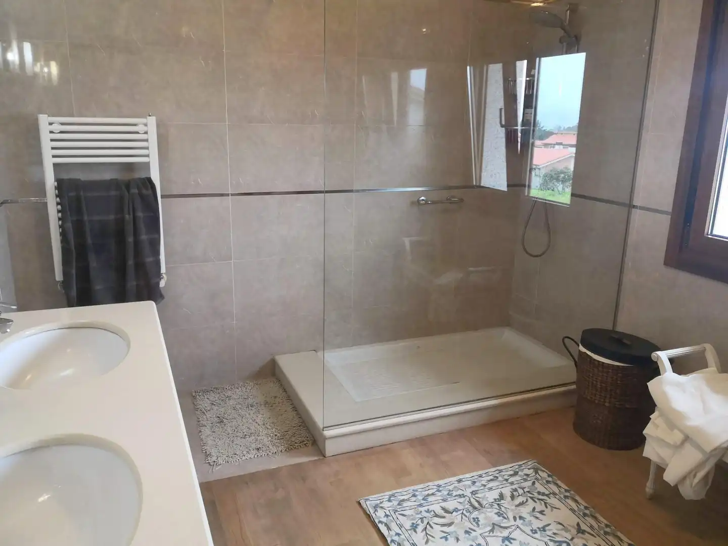 Bany de Casa o xalet en venda en Carballo amb Calefacció, Jardí privat i Terrassa