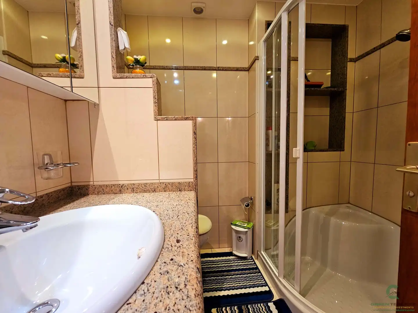 Baño de Piso en venta en Adeje con Aire acondicionado, Terraza y Piscina