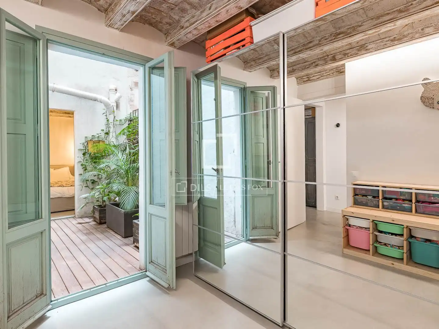 Wohnung zum Verkauf in Barcelona mit Klimaanlage, Heizung und Terrasse