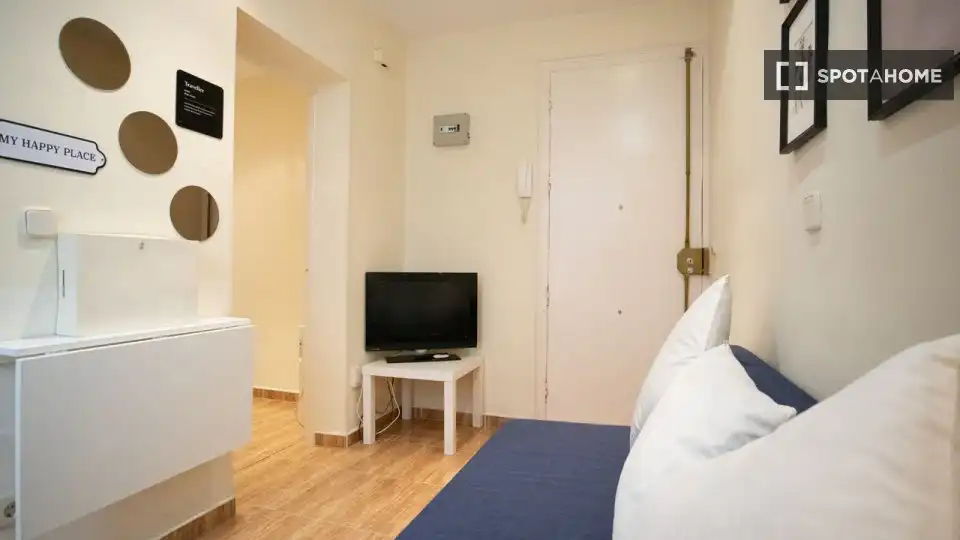 Dormitori de Apartament per a compartir en Madrid amb Aire condicionat, Calefacció i Terrassa