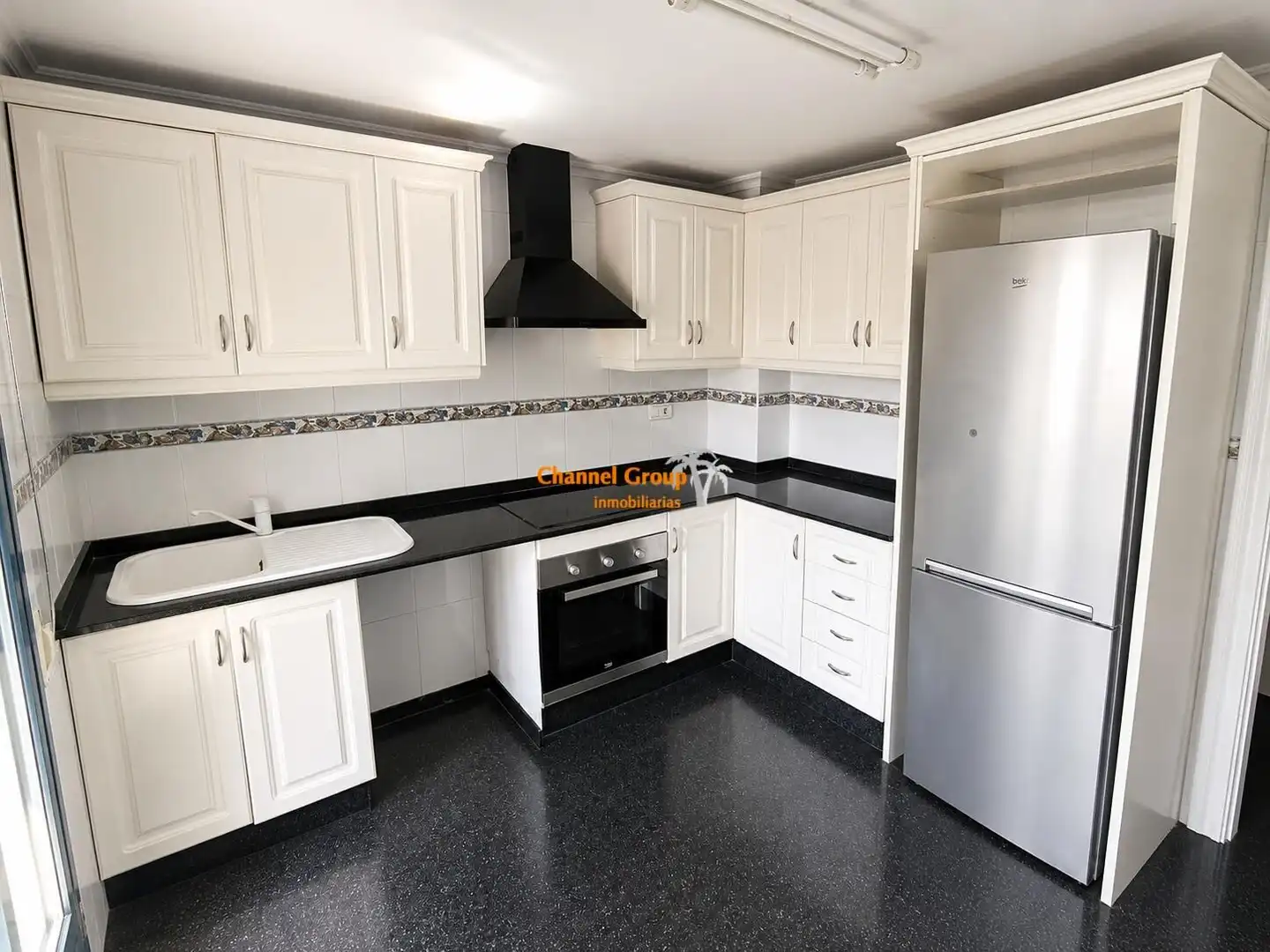 Kitchen of Flat for sale in Elche / Elx  with Air Conditioner, Heating and Balcony