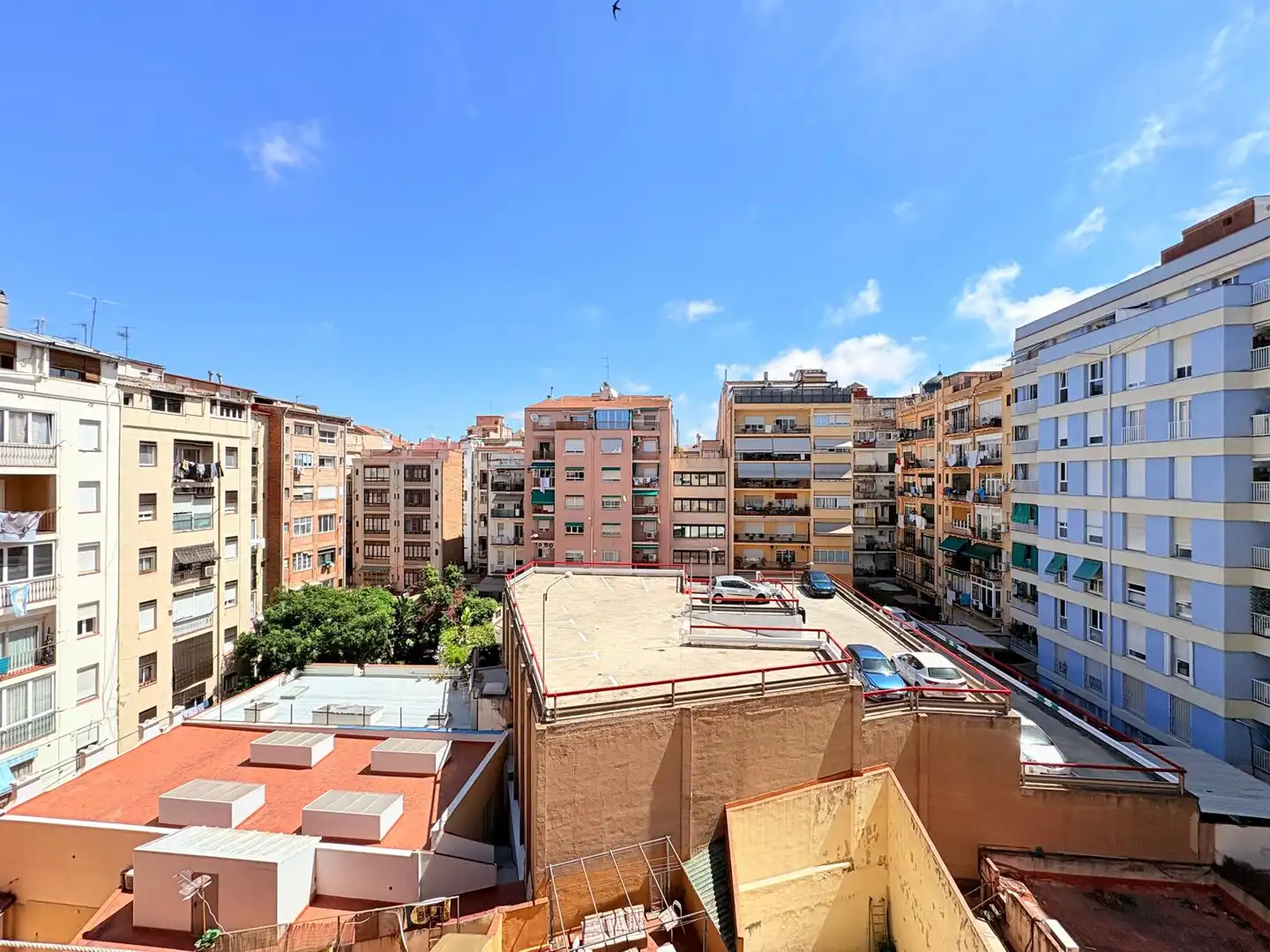 Exterior view of Flat for sale in Barcelona  with Heating, Parquet flooring and Oven