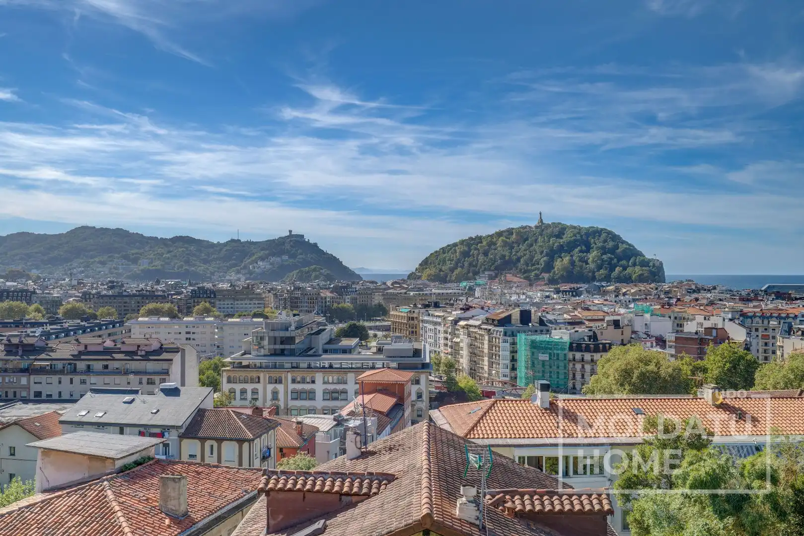 Vista exterior de Pis en venda en Donostia - San Sebastián  amb Calefacció i Jardí privat