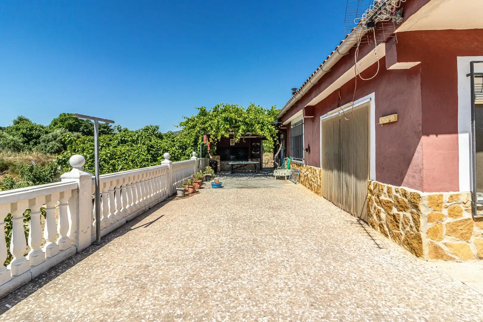 Außenansicht von Haus oder Chalet zum Verkauf in Carlet mit Privatgarten, Terrasse und Schwimmbad