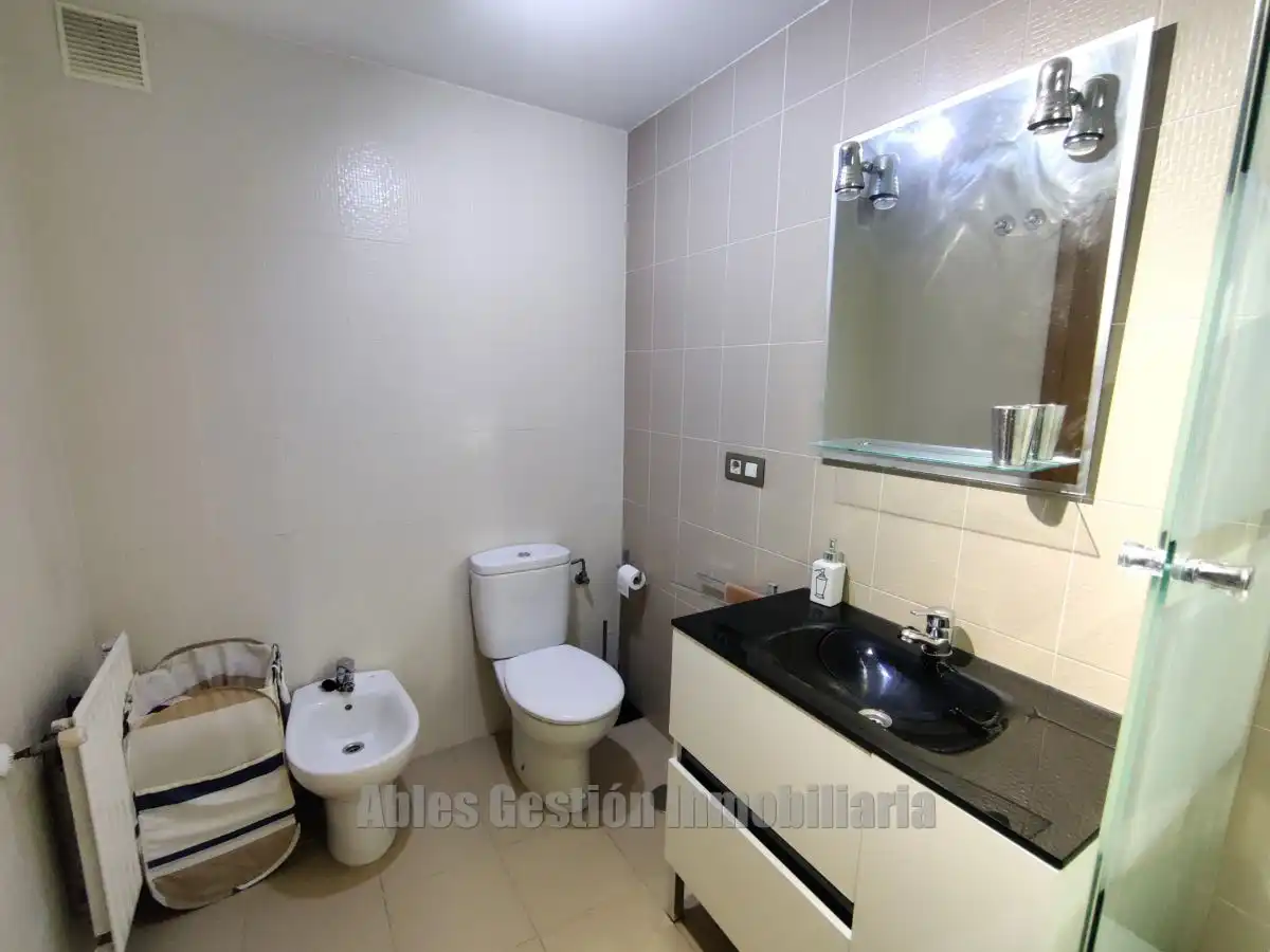 Baño de Piso de alquiler en Oviedo  con Calefacción y Terraza
