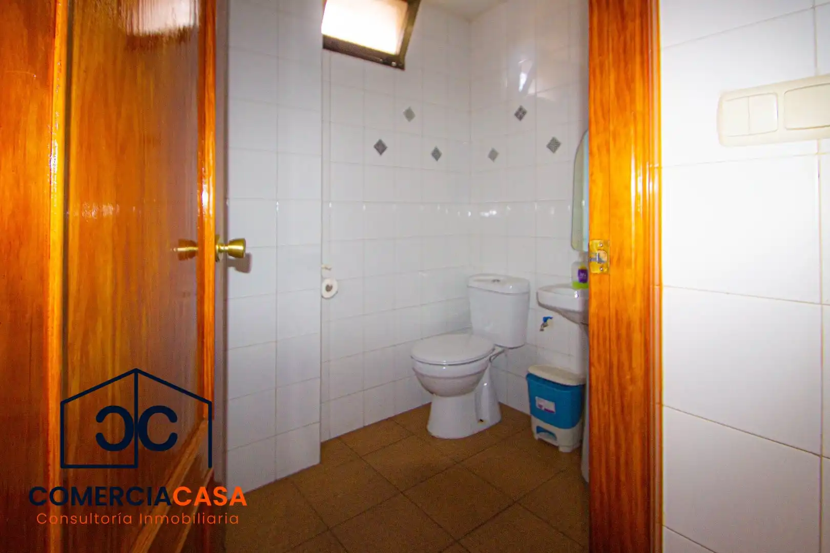 Badezimmer von Geschaftsraum zum Verkauf in Armilla mit Klimaanlage, Heizung und Terrasse