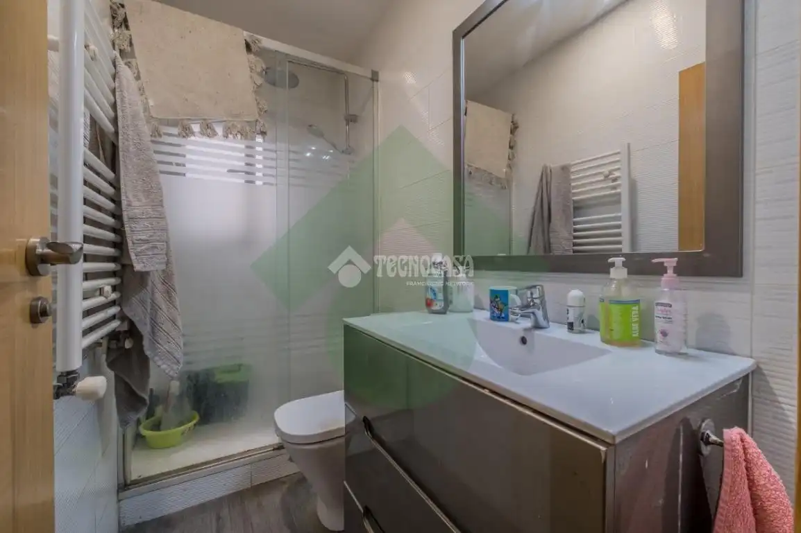 Bathroom of Flat for sale in Madrid  with Heating