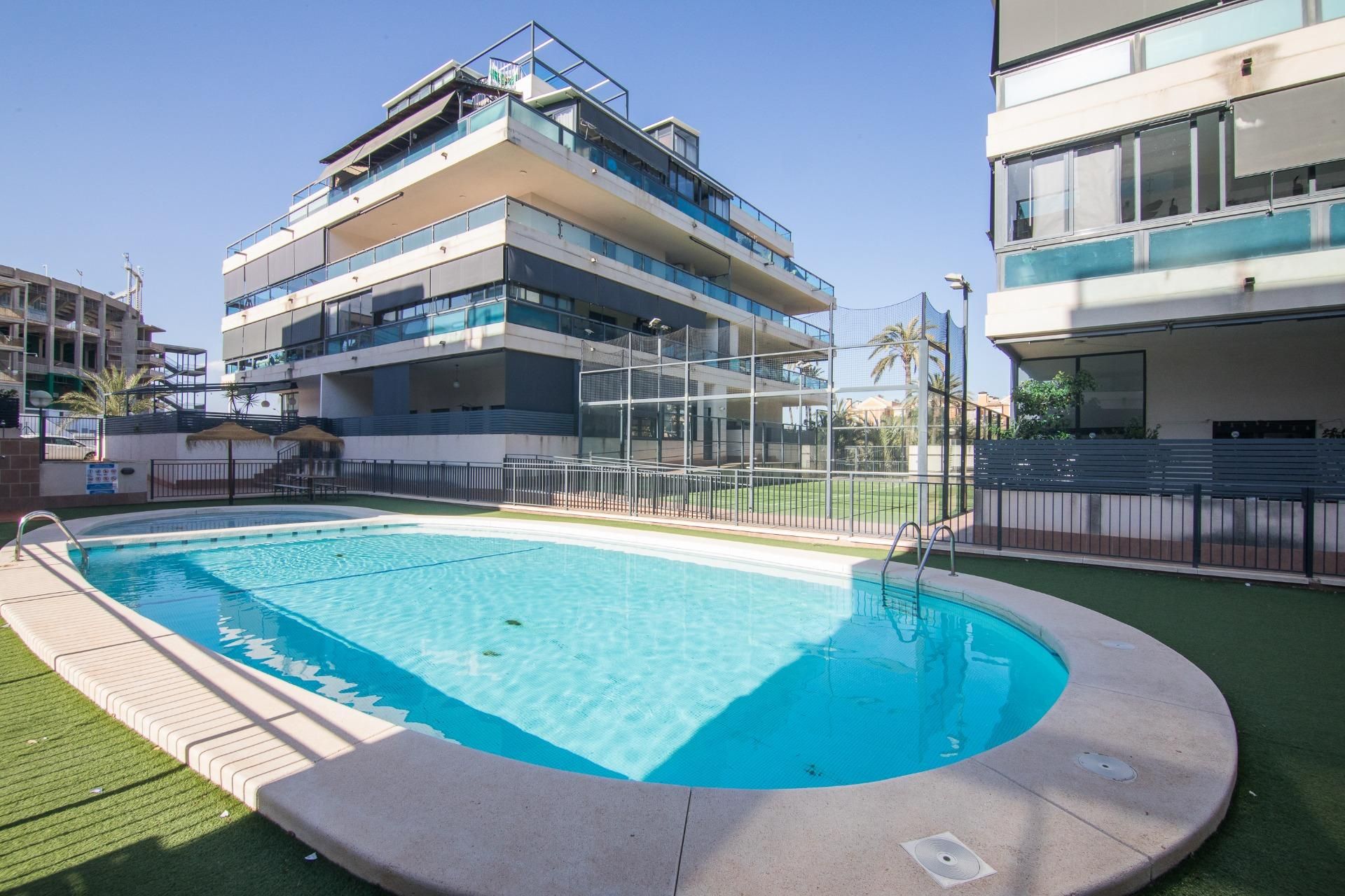 Piscina de Planta baixa en venda en Elche / Elx amb Calefacció, Terrassa i Traster