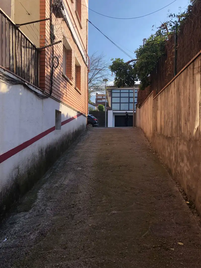 Vista exterior de Garatge en venda en Sant Cugat del Vallès