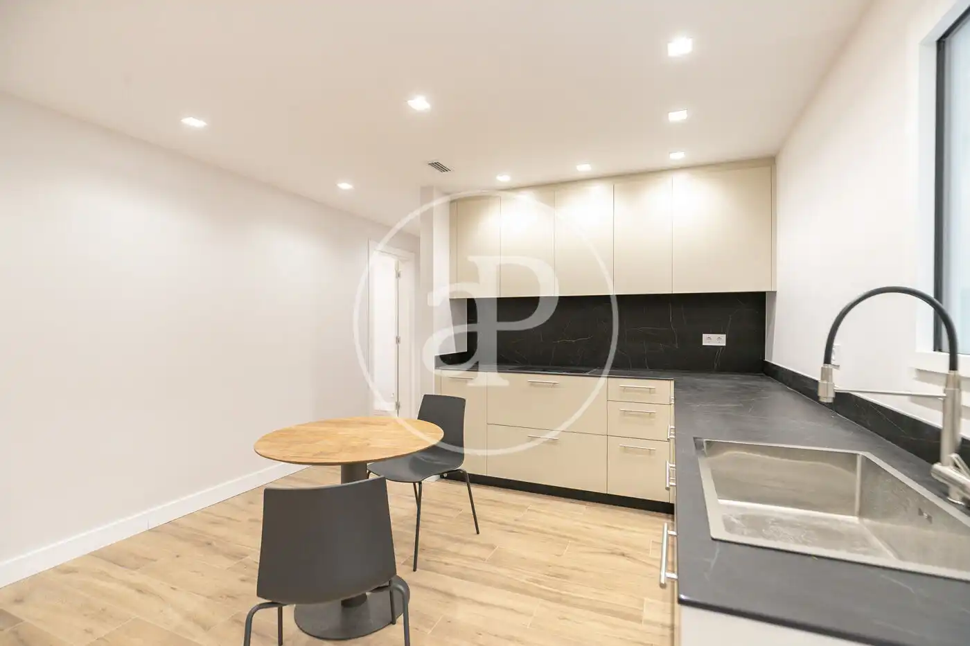 Küche von Wohnung zum Verkauf in Barcelona mit Klimaanlage, Heizung und Möbliert