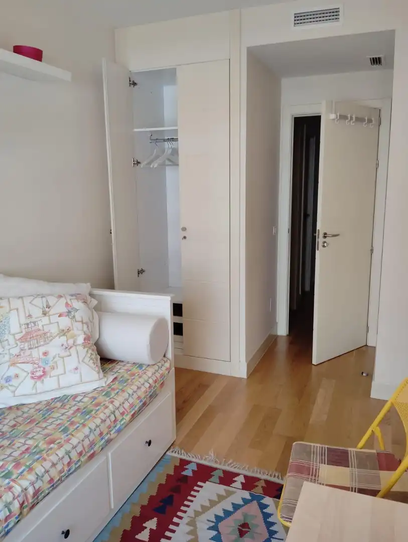 Schlafzimmer von Wohnung zur untervermieten in Madrid mit Klimaanlage, Heizung und Möbliert