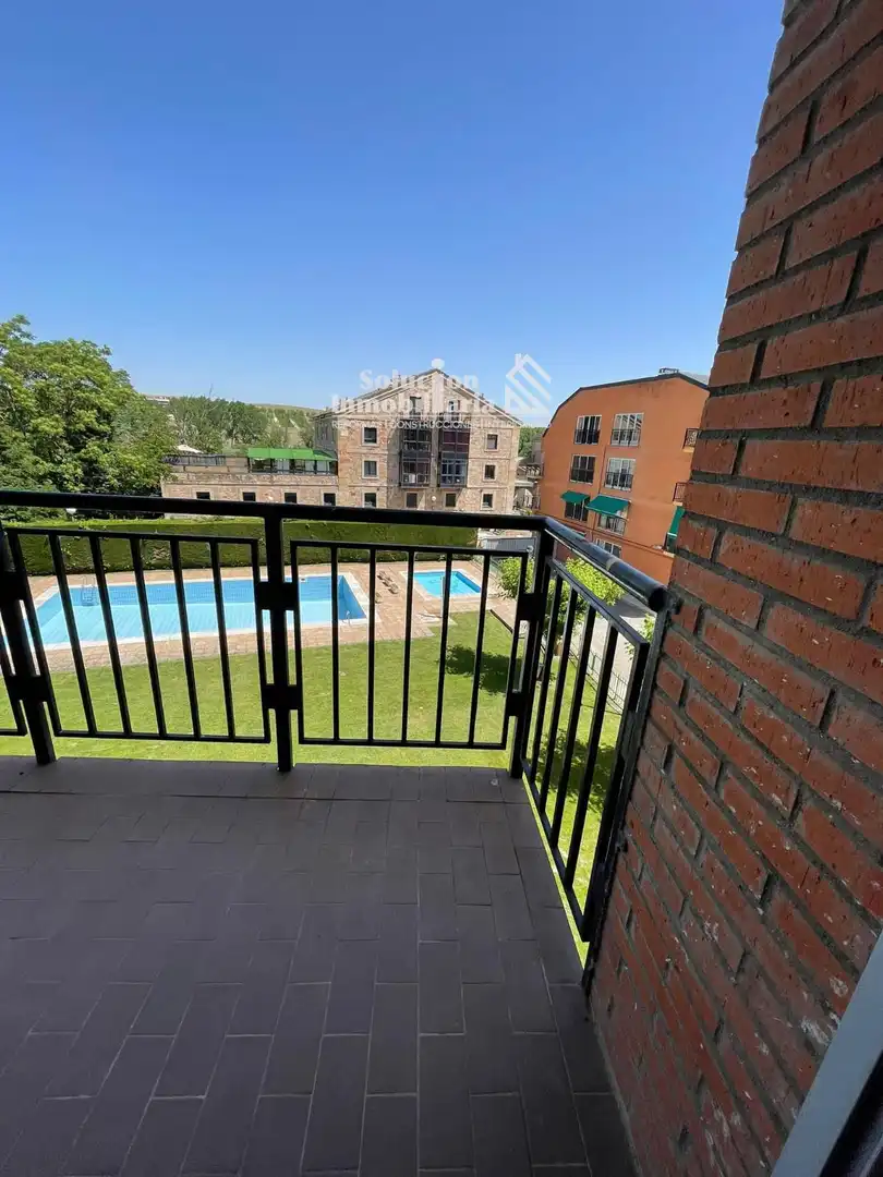 Piscina de Piso en venta en Salamanca con Calefacción, Terraza y Trastero